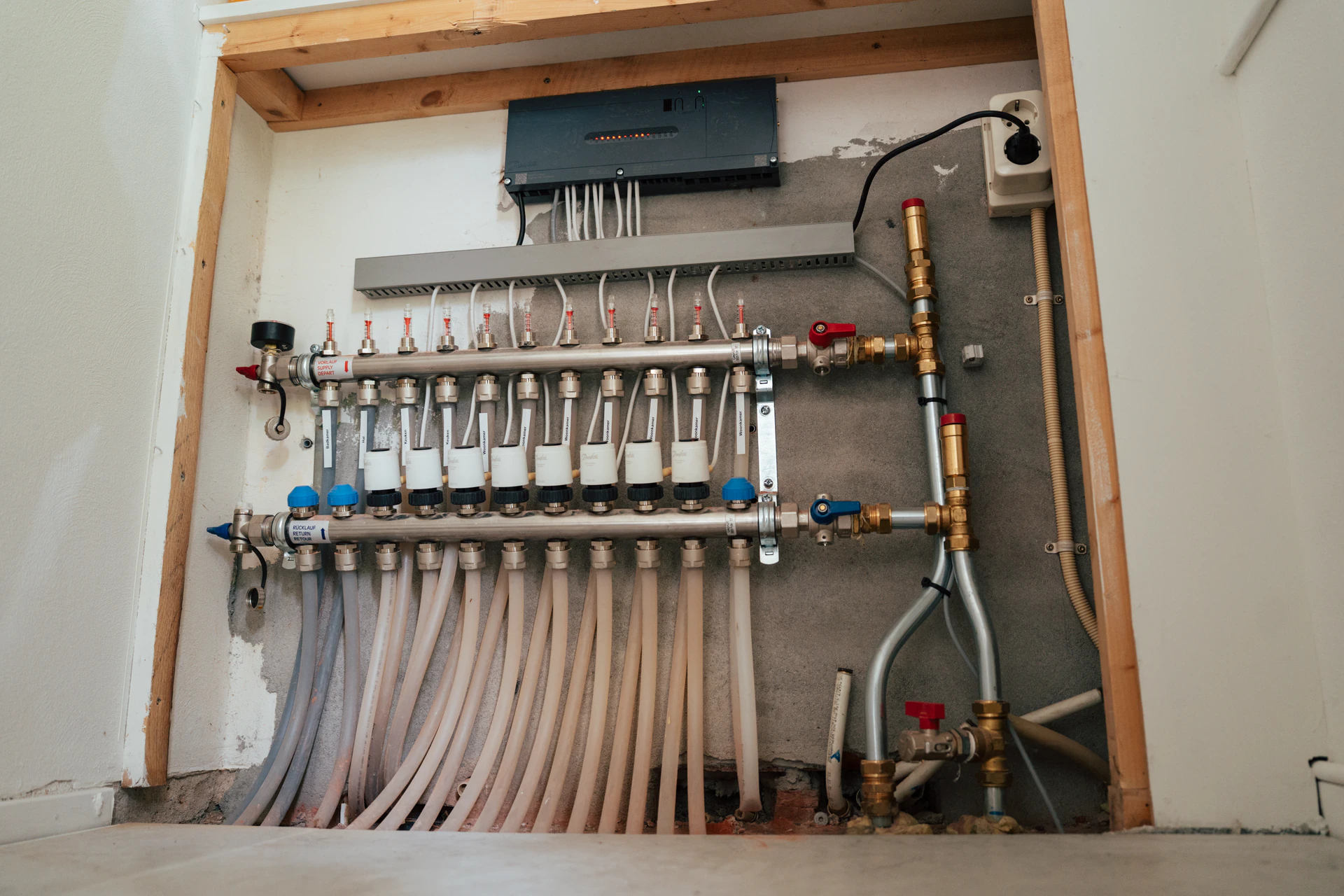 Verdeler van een vloerverwarmingssysteem in een woning